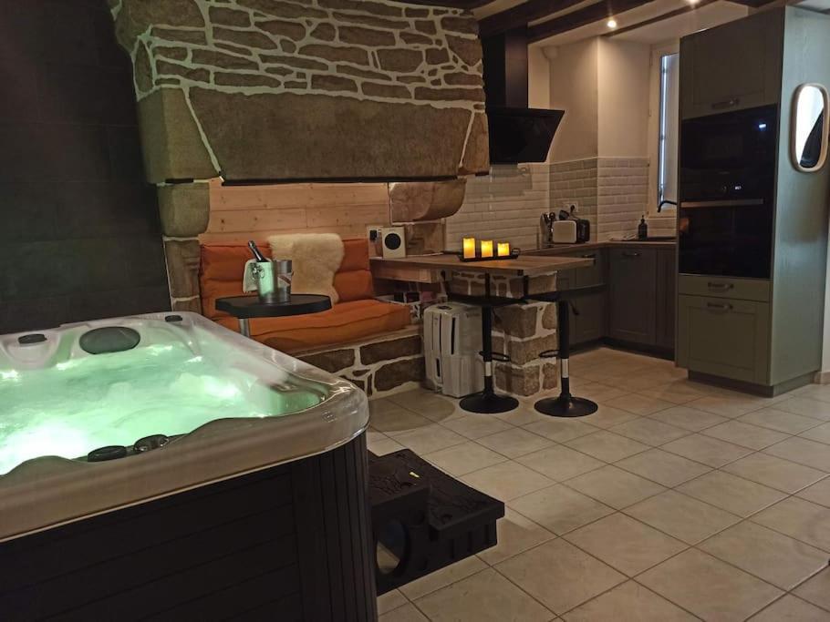 L'Etreinte, Gite De Charme Avec Jacuzzi Interieur Et Sauna Guéméné-sur-Scorff Eksteriør billede